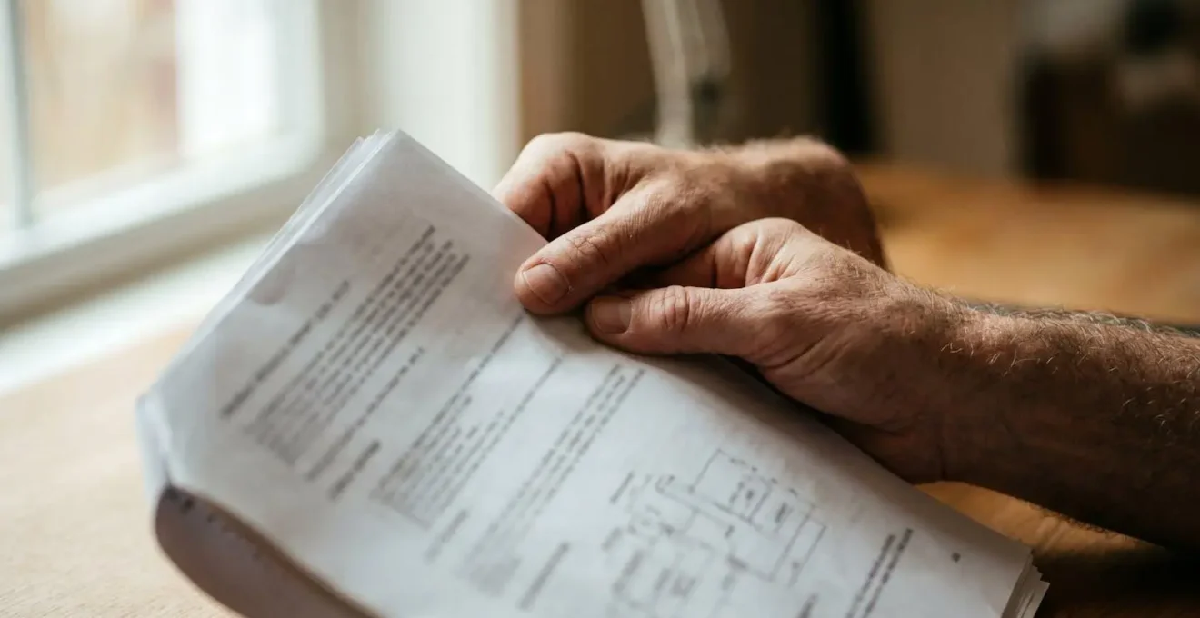Gros plan sur un rapport de contrôle technique avec mise en évidence des zones critiques